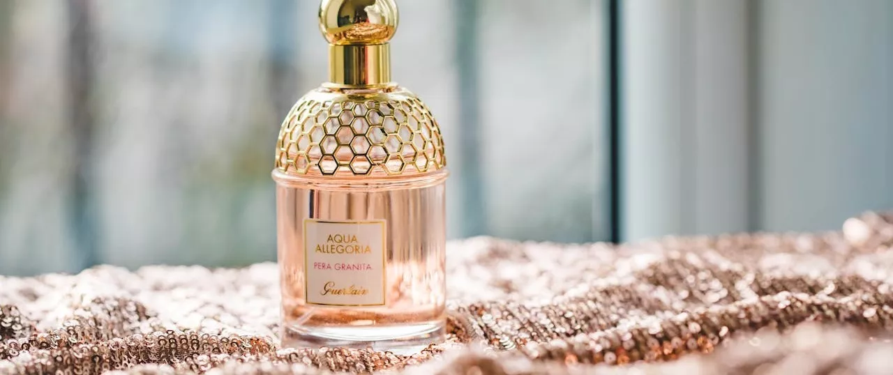 Oznaczenia na opakowaniach perfum – EdP, EdT, EdC, fl. oz. i inne